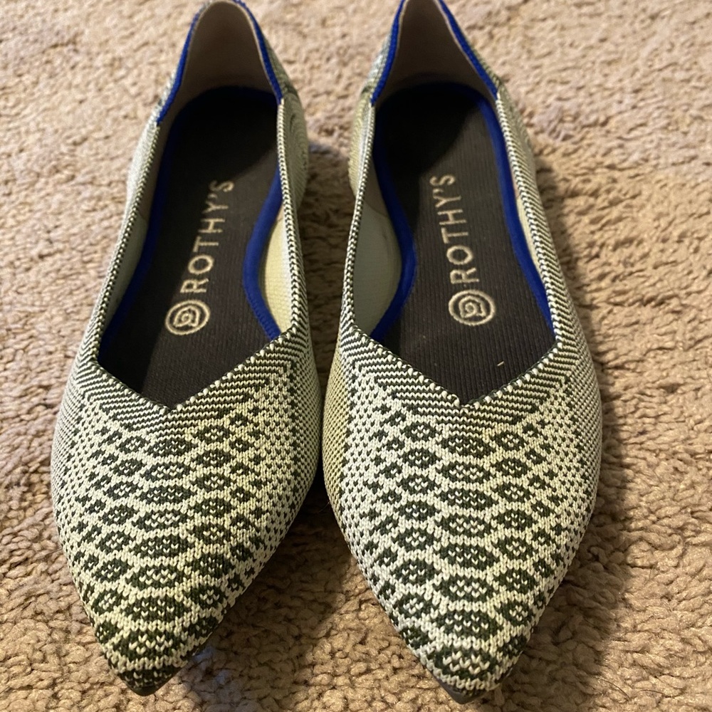 Rothys pistachio python Point flats 7.5